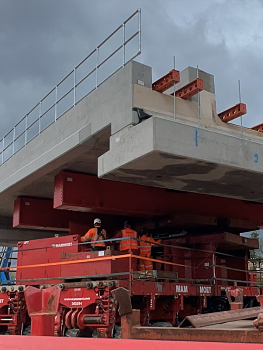 Fabricating a turntable assembly for mobile crane