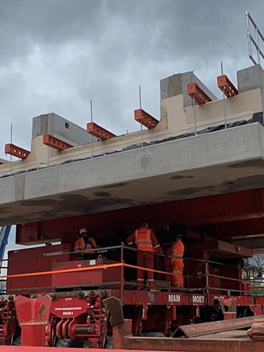 Fabricating a turntable assembly for mobile crane